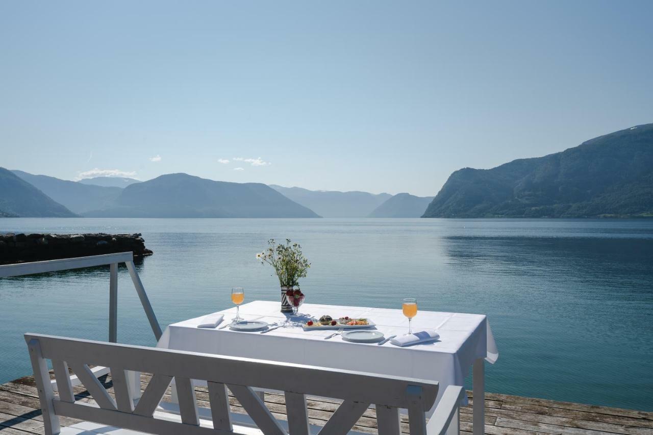 Leikanger Fjordhotel - Unike Hoteller Екстериор снимка