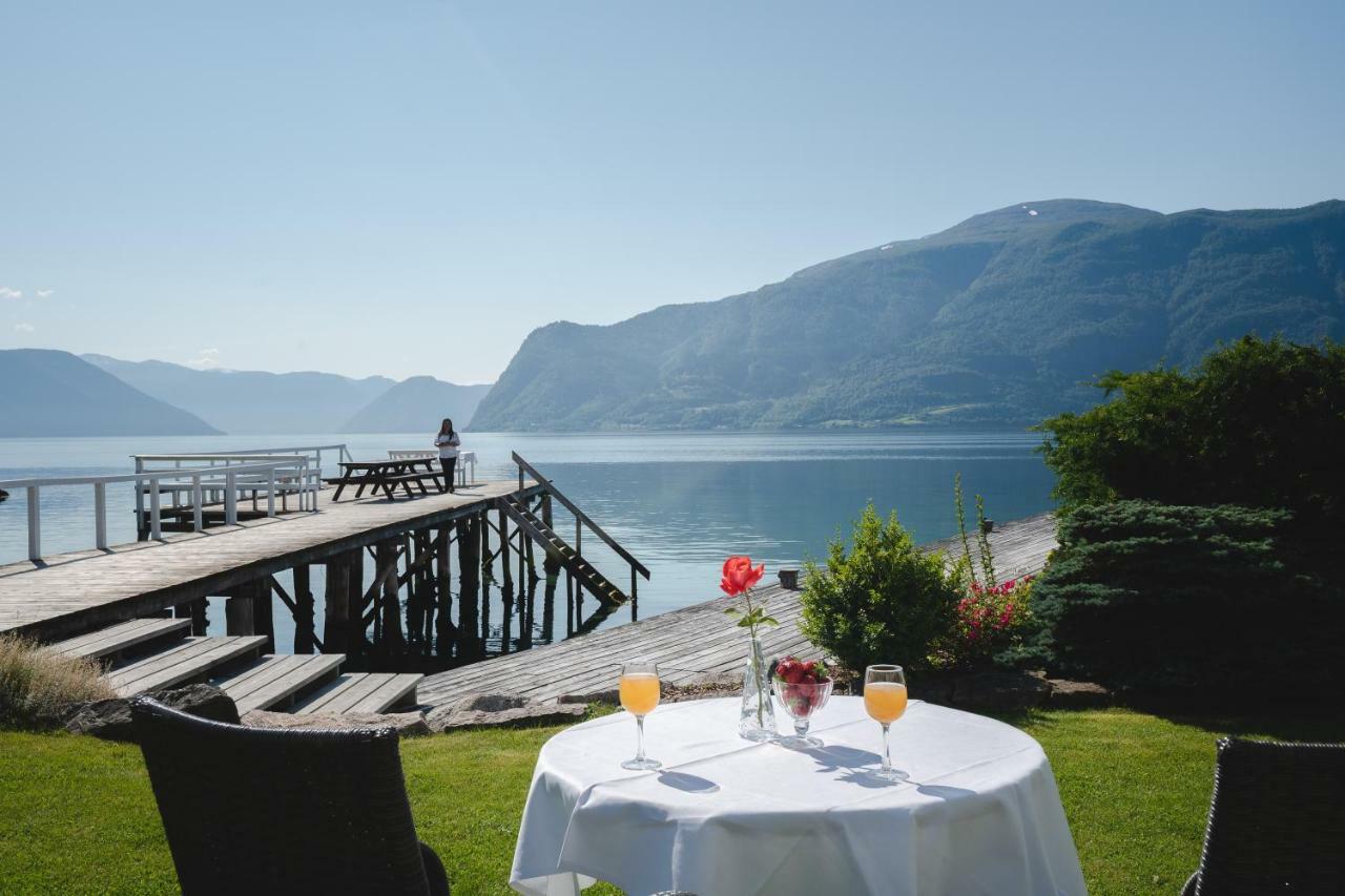 Leikanger Fjordhotel - Unike Hoteller Екстериор снимка