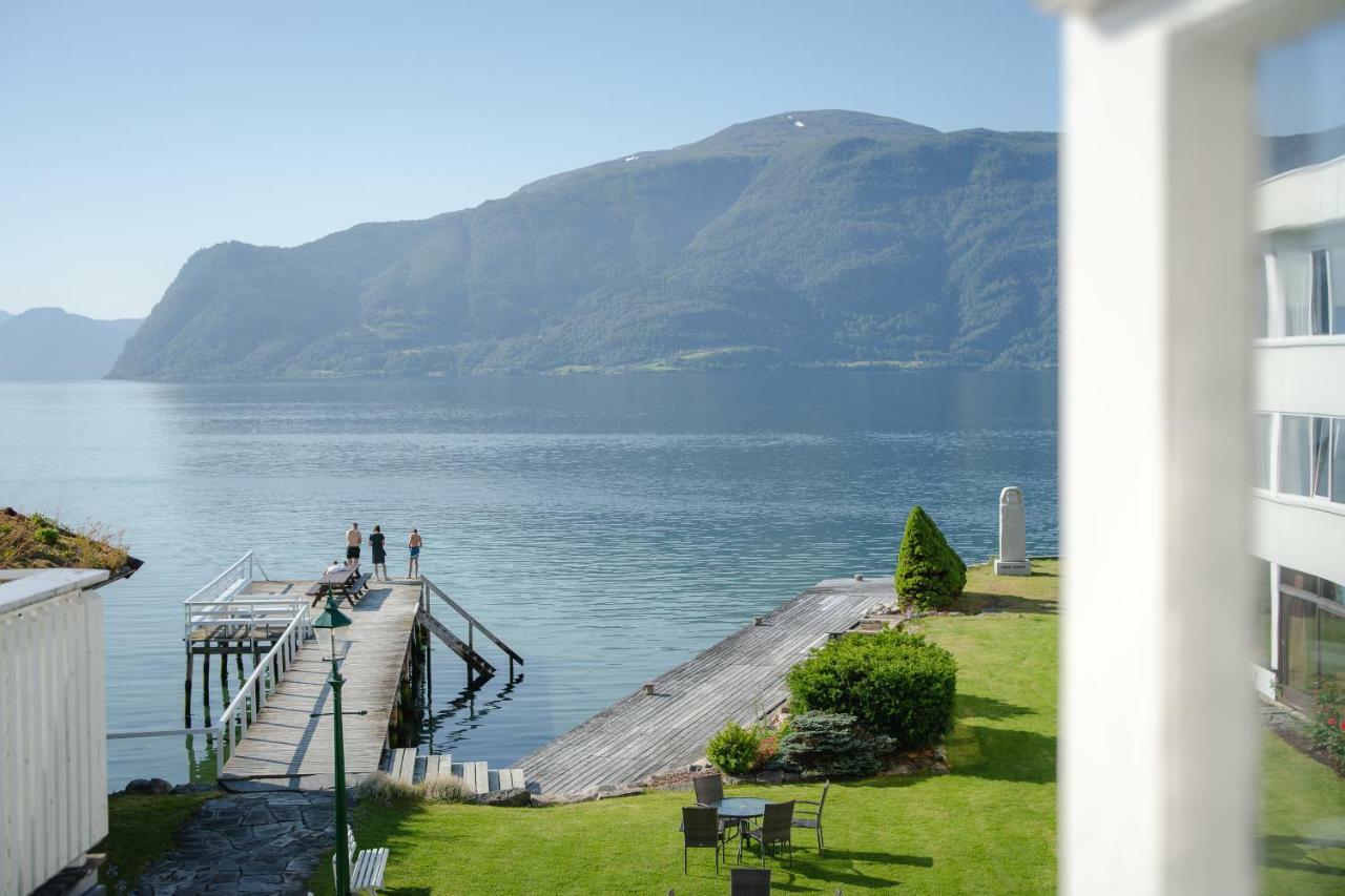 Leikanger Fjordhotel - Unike Hoteller Екстериор снимка