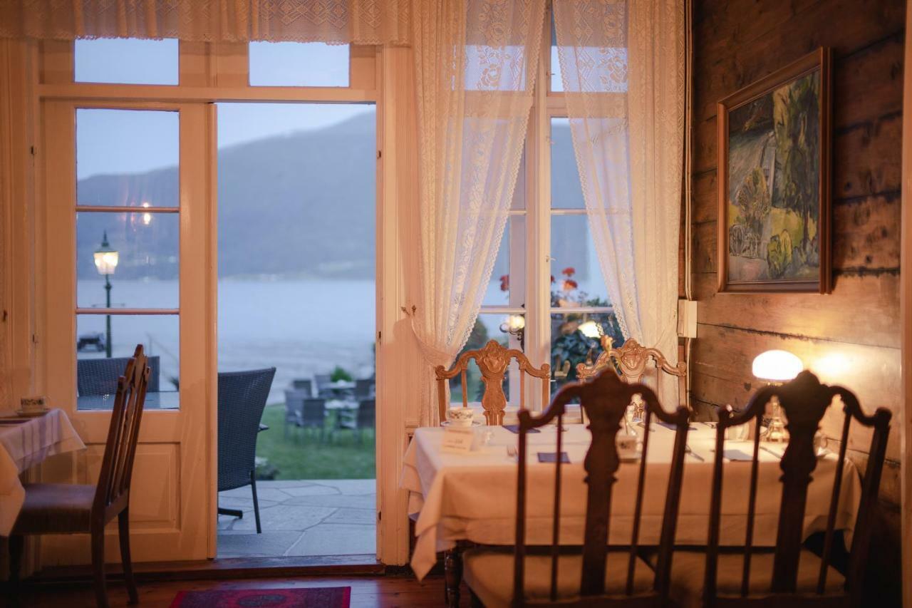 Leikanger Fjordhotel - Unike Hoteller Екстериор снимка